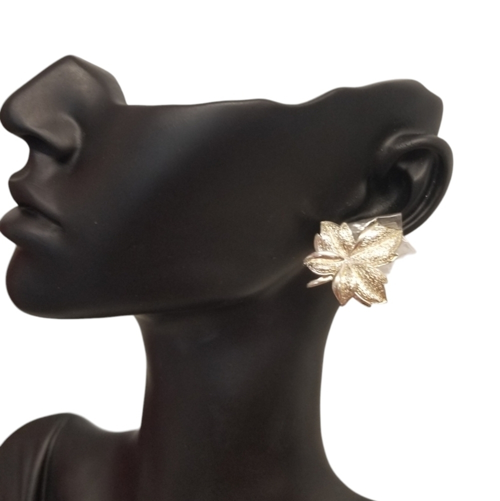 CORO VINTAGE 1950S SILVERTONE MAPLE LEAF CLIP ON EARRINGS